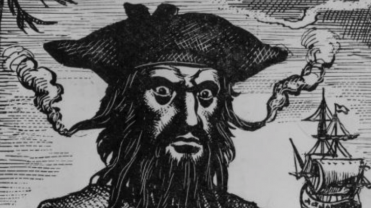 ค้นพบหลักฐานจากเรือโจรสลัด ไอ้เคราดำ Blackbeard เผยให้เห็นว่าพวกเขาอ่านอะไรในเวลาว่าง
