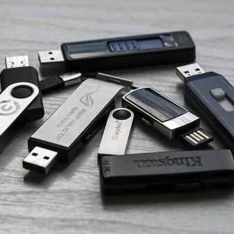 Kaspersky เตือน แฮกเกอร์ใช้มัลแวร์ดูดขโมยไฟล์จากไดร์ฟ USB ระหว่างเสียบใช้งาน