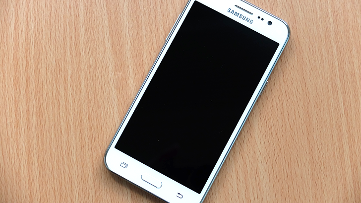 รีวิว Samsung Galaxy J5 สมาร์ทโฟนเซลฟี่หน้าใส ด้วยแฟลชหน้า LED